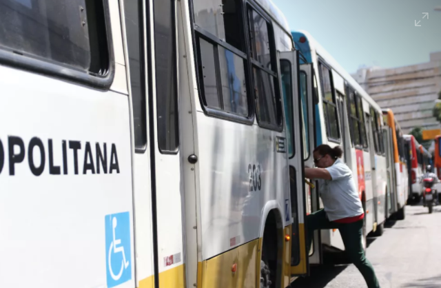 Ministério Público do Trabalho pede explicações a empresas de ônibus sobre denúncia de demissões após acordo