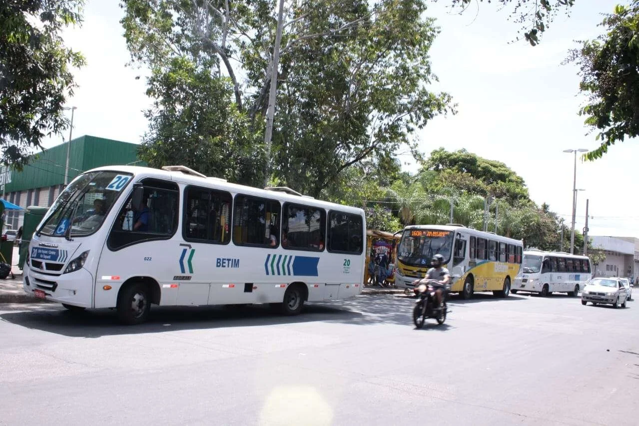 Betim suspende gratuidade a idosos no transporte público em horários de pico