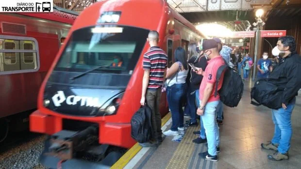 Transporte coletivo registra lotação no primeiro dia do rodízio mais rígido em São Paulo