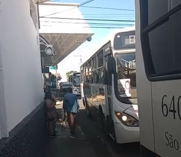 Prefeitura reconhece problema, mas não apresenta proposta para o transporte público