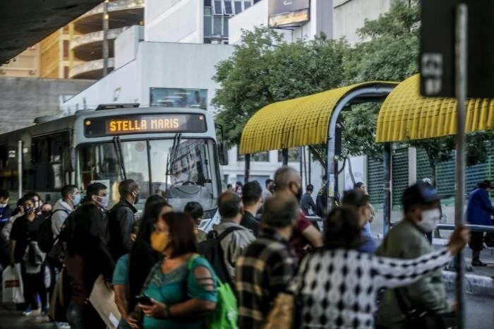 Das 11 linhas de ônibus do transporte municipal de Alvorada, apenas quatro estão em operação