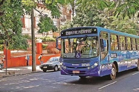 Transporte público amplia operação e limita pessoas nos ônibus em BH