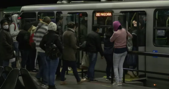 Ônibus de linhas expressas e diretas devem sair de terminais de Curitiba no máximo com 30% da capacidade, diz Urbs