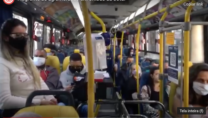 Transporte volta a funcionar, mas agentes flagram aglomerações em dois ônibus