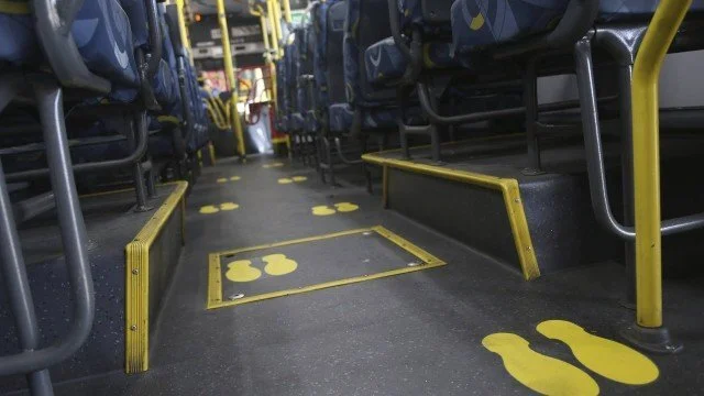 Ônibus BRT poderá ter no máximo 30 passageiros de pé; fiscalização começa na quinta