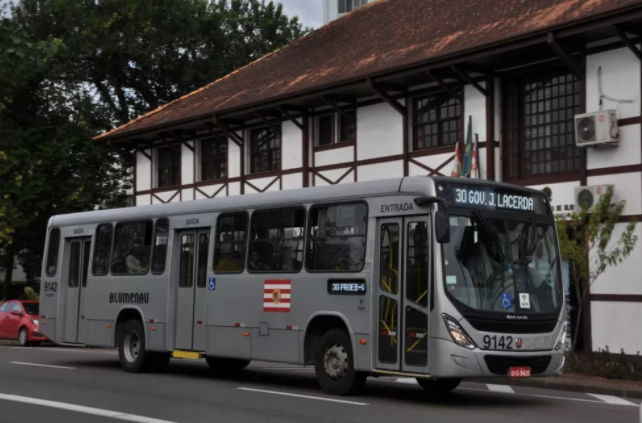 TJSC valida medidas de decreto e idosos voltam a ficar proibidos de usar ônibus em Blumenau