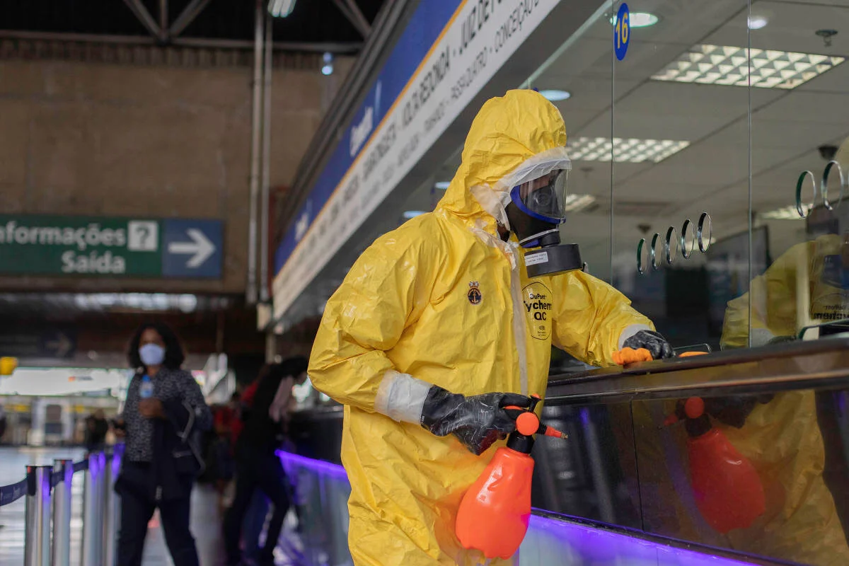 Empresas de ônibus reduzem poltronas e reforçam limpeza