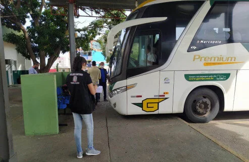 Governo suspende transporte intermunicipal em dois municípios e libera em 14 cidades