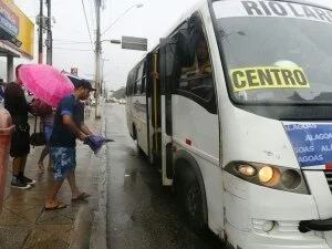 Governo analisa retomada do transporte intermunicipal e das aulas em AL