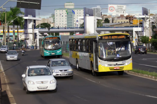 Covid-19: empresas de transporte coletivo de Uberlândia têm oito dias para assegurar distanciamento de passageiros em ônibus, diz Justiça