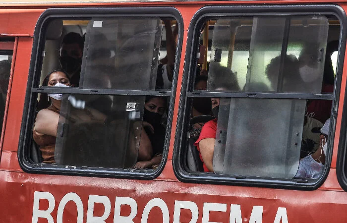Urbana propõe alternar horários de trabalho para conter aglomerações nos ônibus