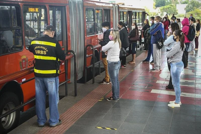 Prefeito de Curitiba quer prorrogar regime emergencial no transporte público por mais seis meses