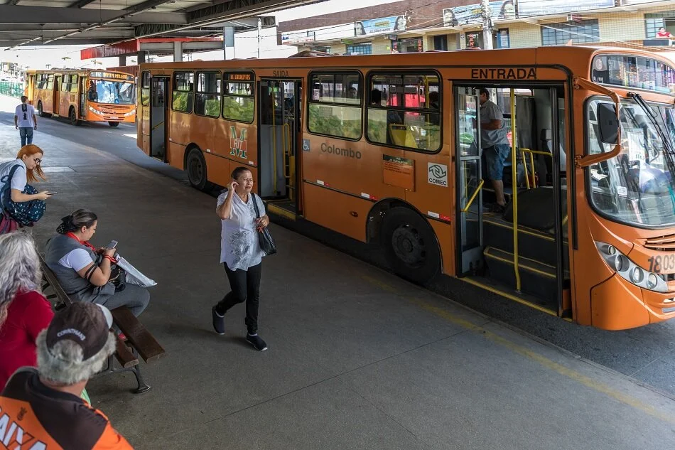 Assembleia do Paraná aprova compra de R$ 32 milhões em passagens do transporte metropolitano para cidadãos em busca de emprego