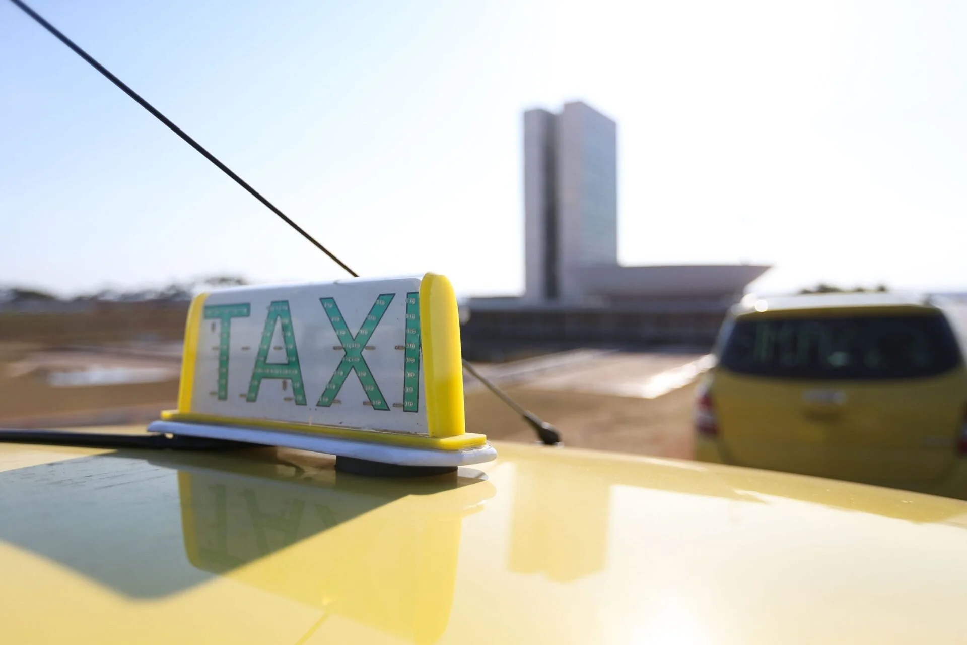 Governo do Paraná formaliza TaxiGov como transporte oficial