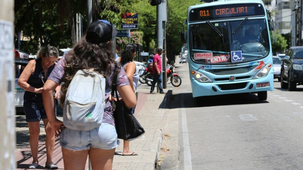 Ônibus extras e tarifa social: veja as mudanças no transporte público de Fortaleza para o domingo de eleições