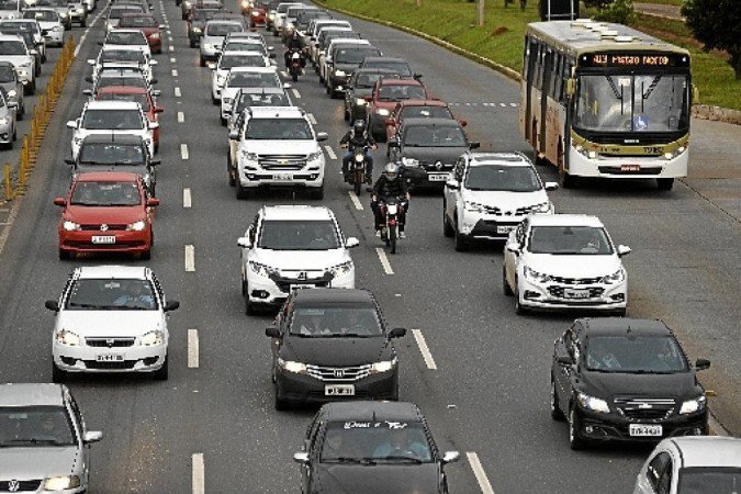 Faixa exclusiva para ônibus no Eixo Monumental começa a valer nesta quarta