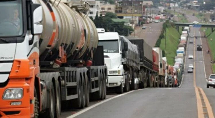 Diesel caro prejudica toda a sociedade. Entenda os motivos.