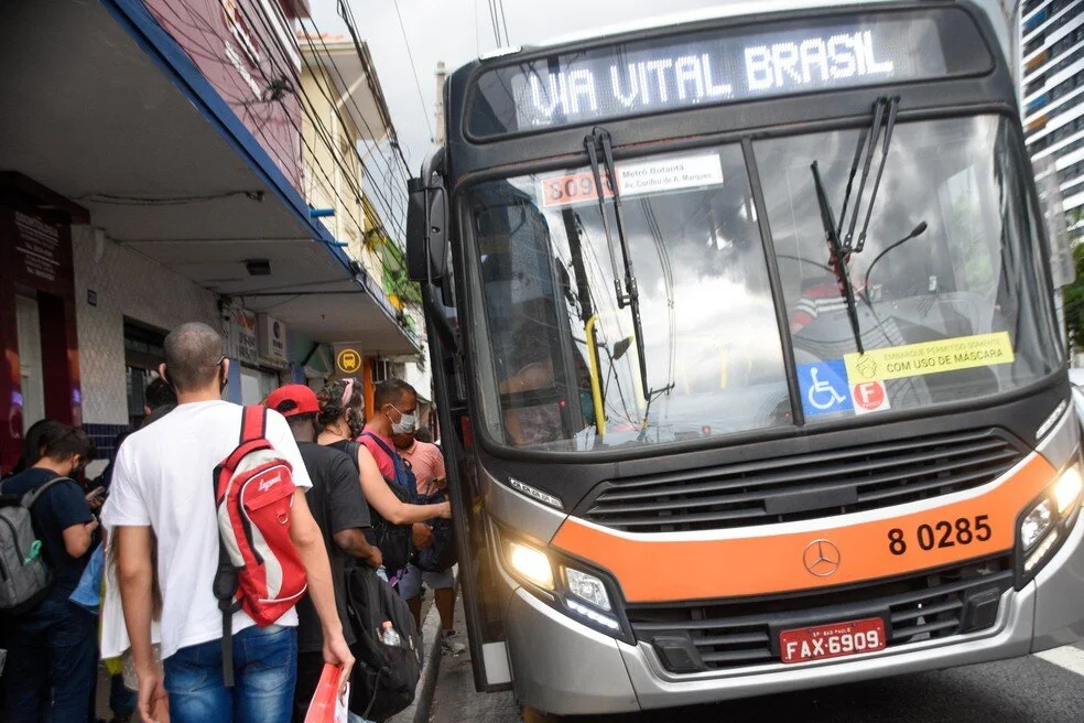 Maior restrição diminuiu em 15% quantidade de passageiros no transporte público na cidade de SP, aponta levantamento