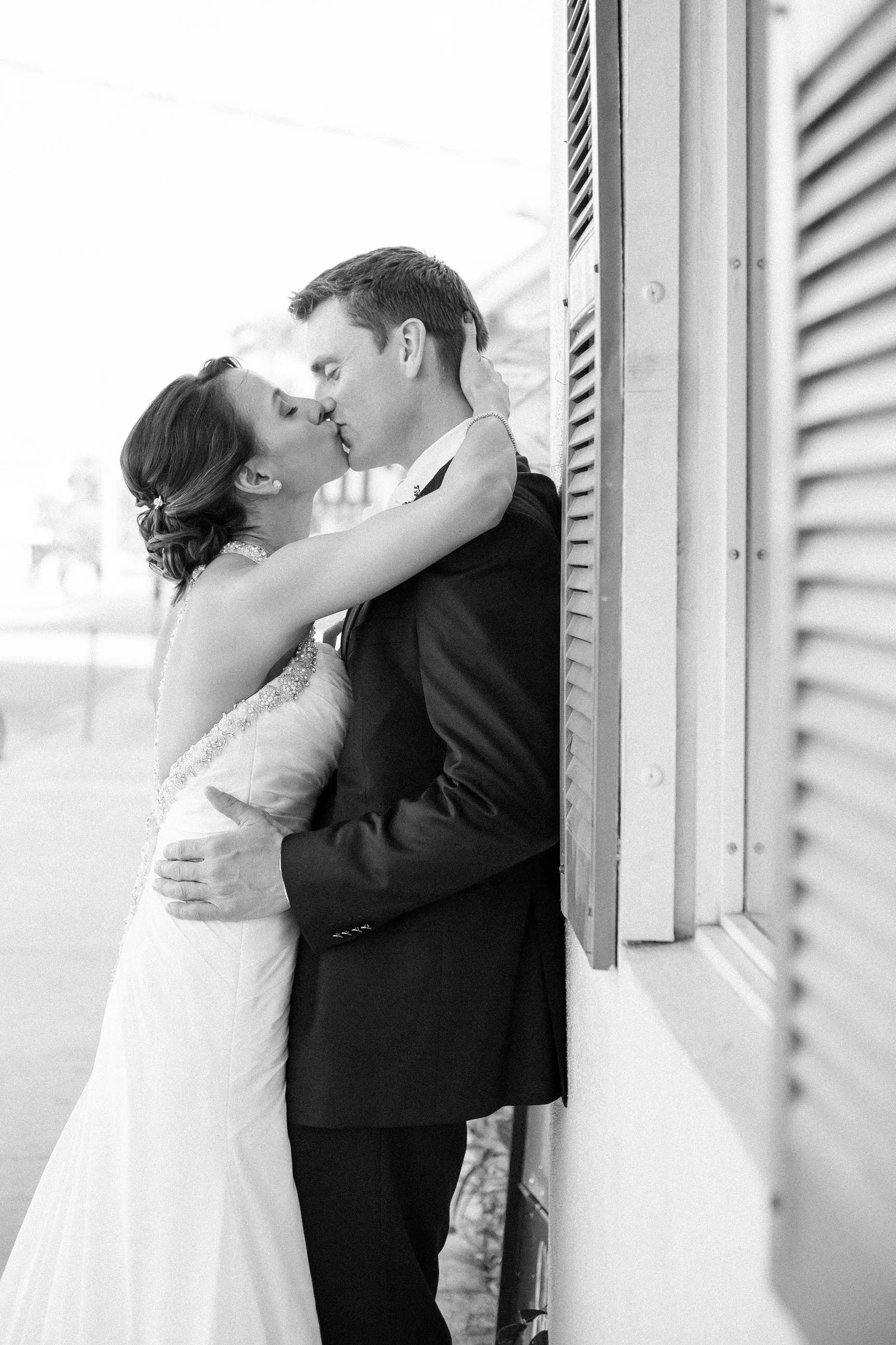 timeless_wedding_photographer_tiny_house_photo.jpg