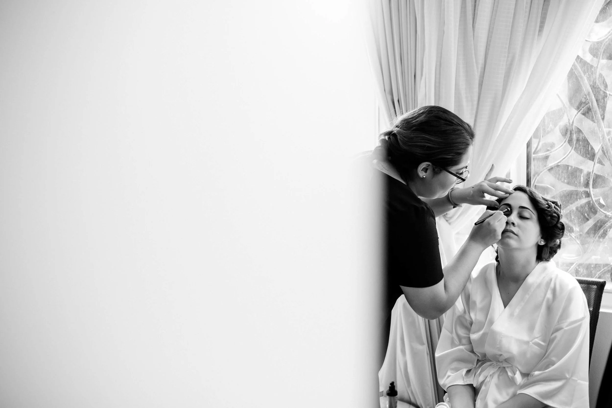 bride-getting-ready-tiny-house-photo-miami-photographer.jpg