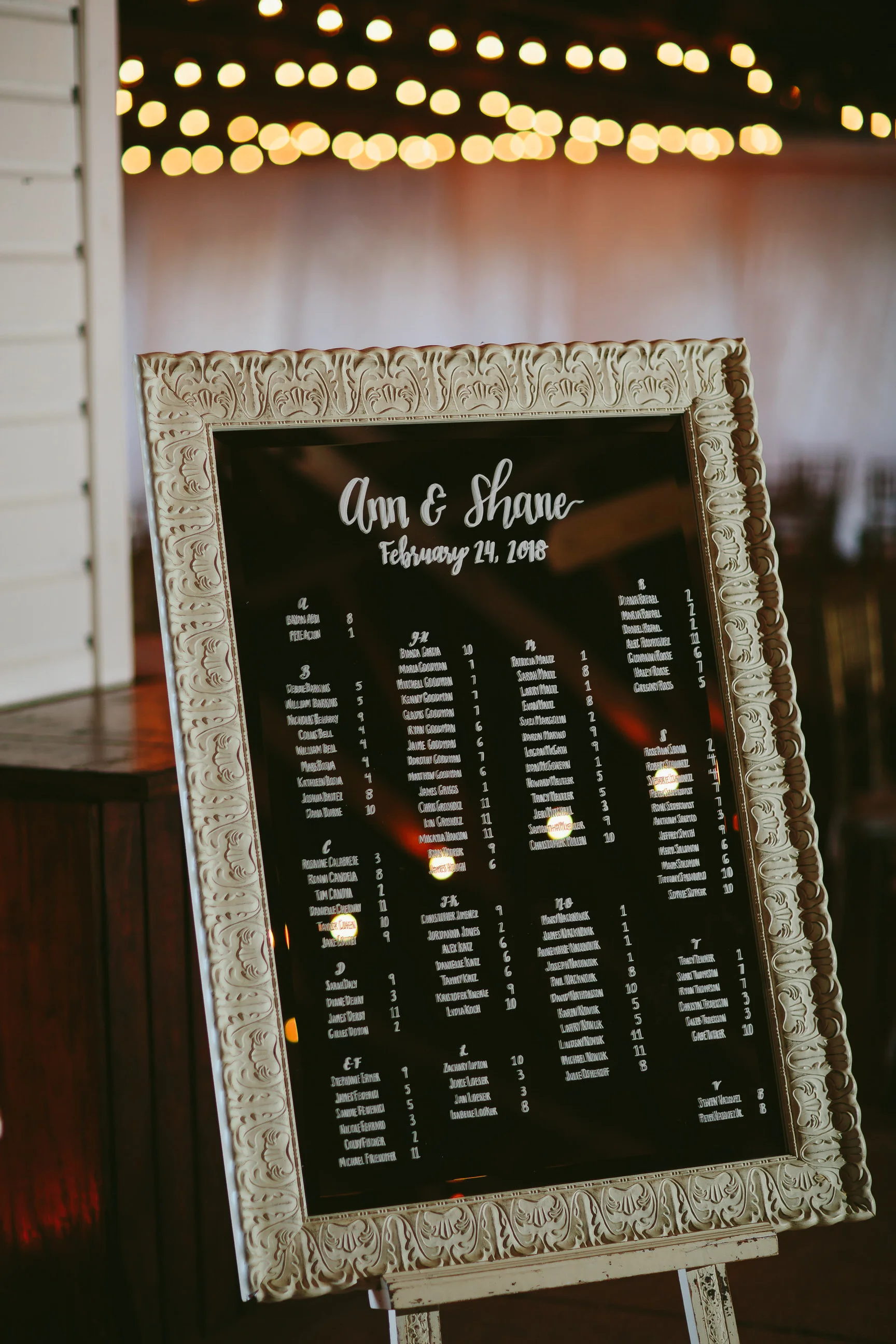 table-seating-wedding-tiny-house-photo.jpg