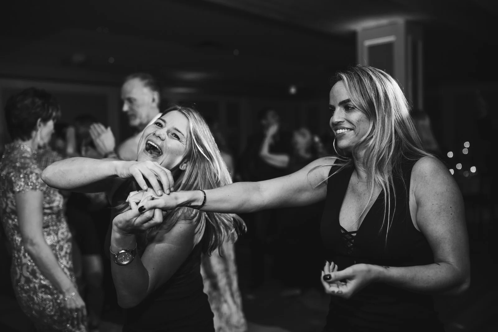 artful_wedding_photography_moments_fearless_photographer_tiny_house_photo.jpg