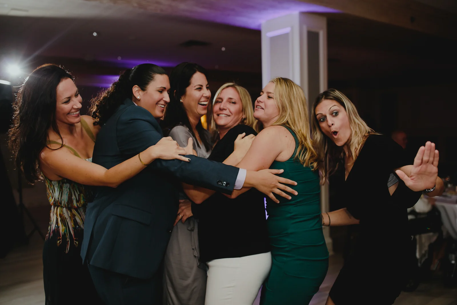 fun_wedding_photography_tiny_house_photo.jpg