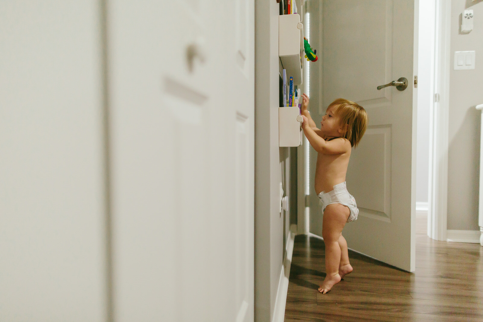 toddler looking for book tiny house photo family documentary session