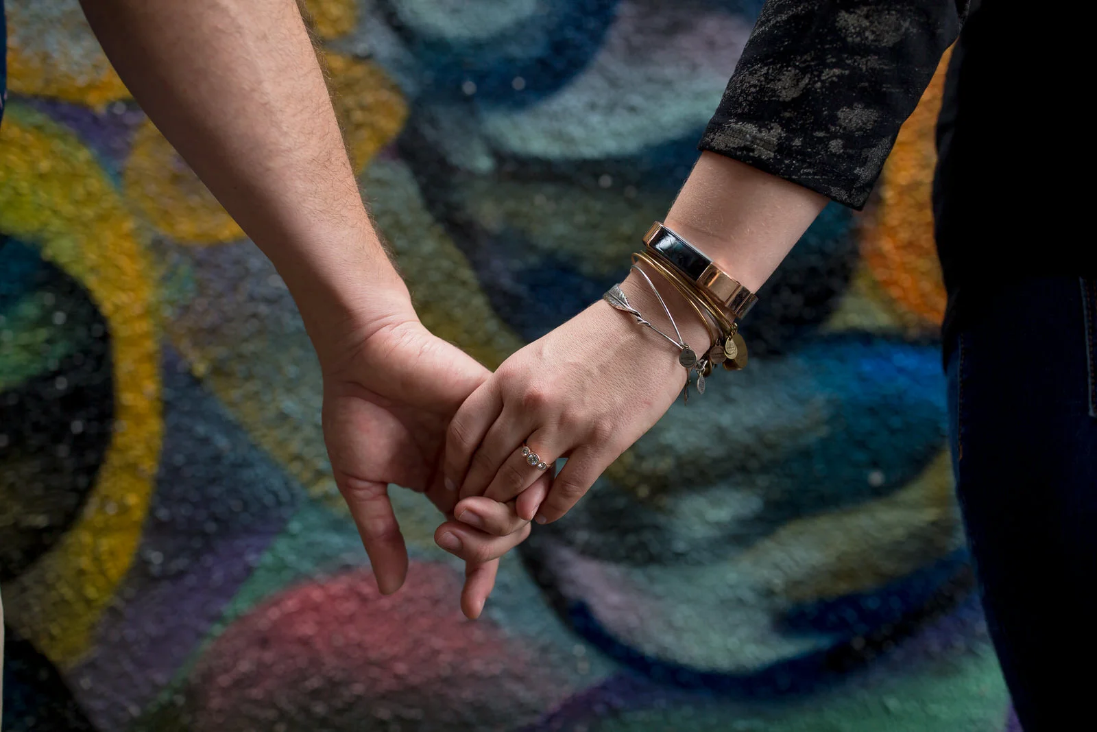 holding_hands_moments_tiny_house_photo_engagement_portraits.jpg