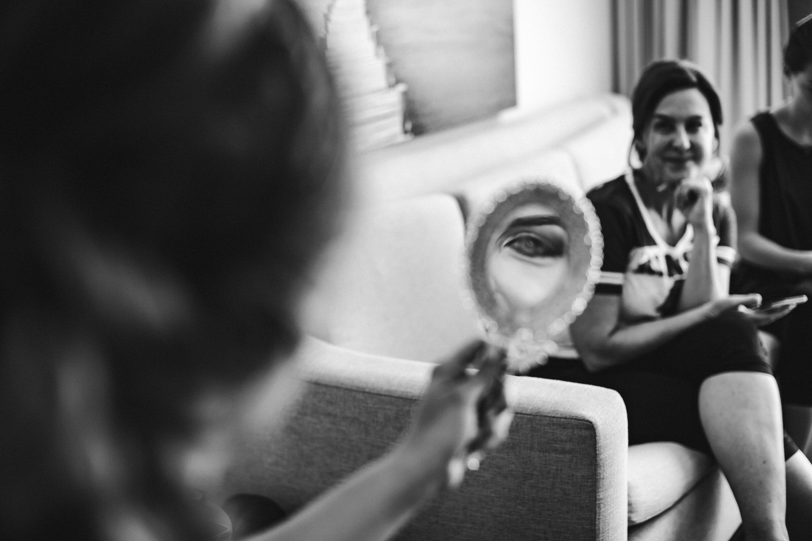 bride_eye_getting_ready_mirorr_black_and_white.jpg