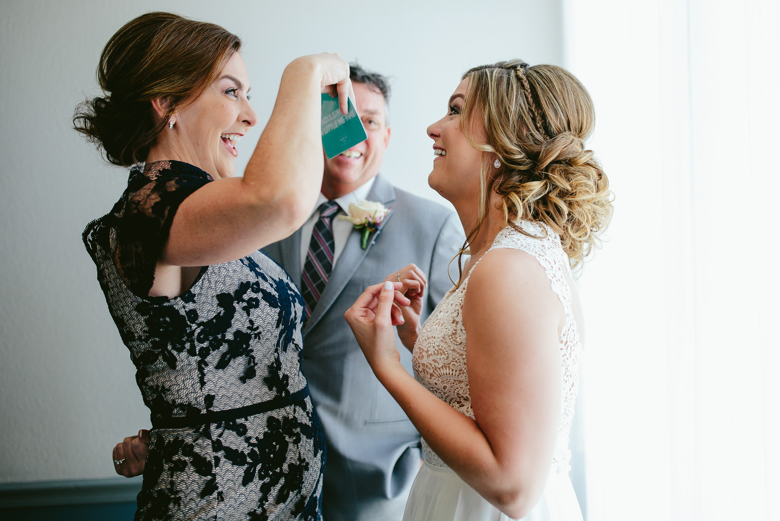 don't_cry_bride_first_look_with_dad.jpg