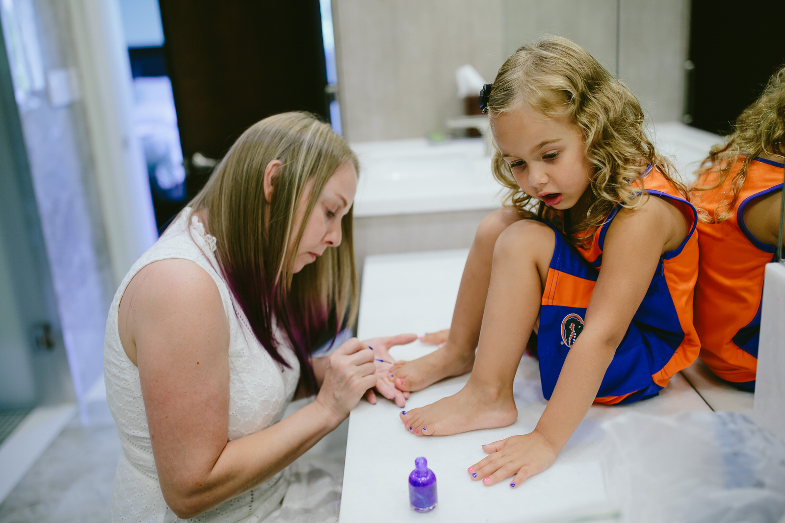 mom_painting_nails_tiny_house_photo_denver_photographer.jpg