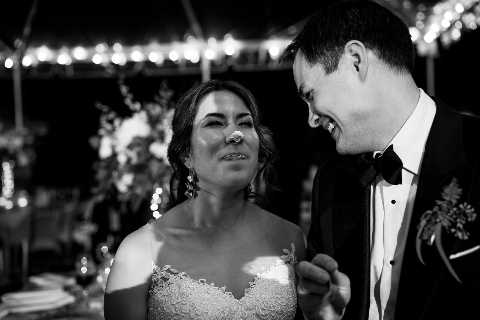 wedding_moment_cake_on_face.jpg