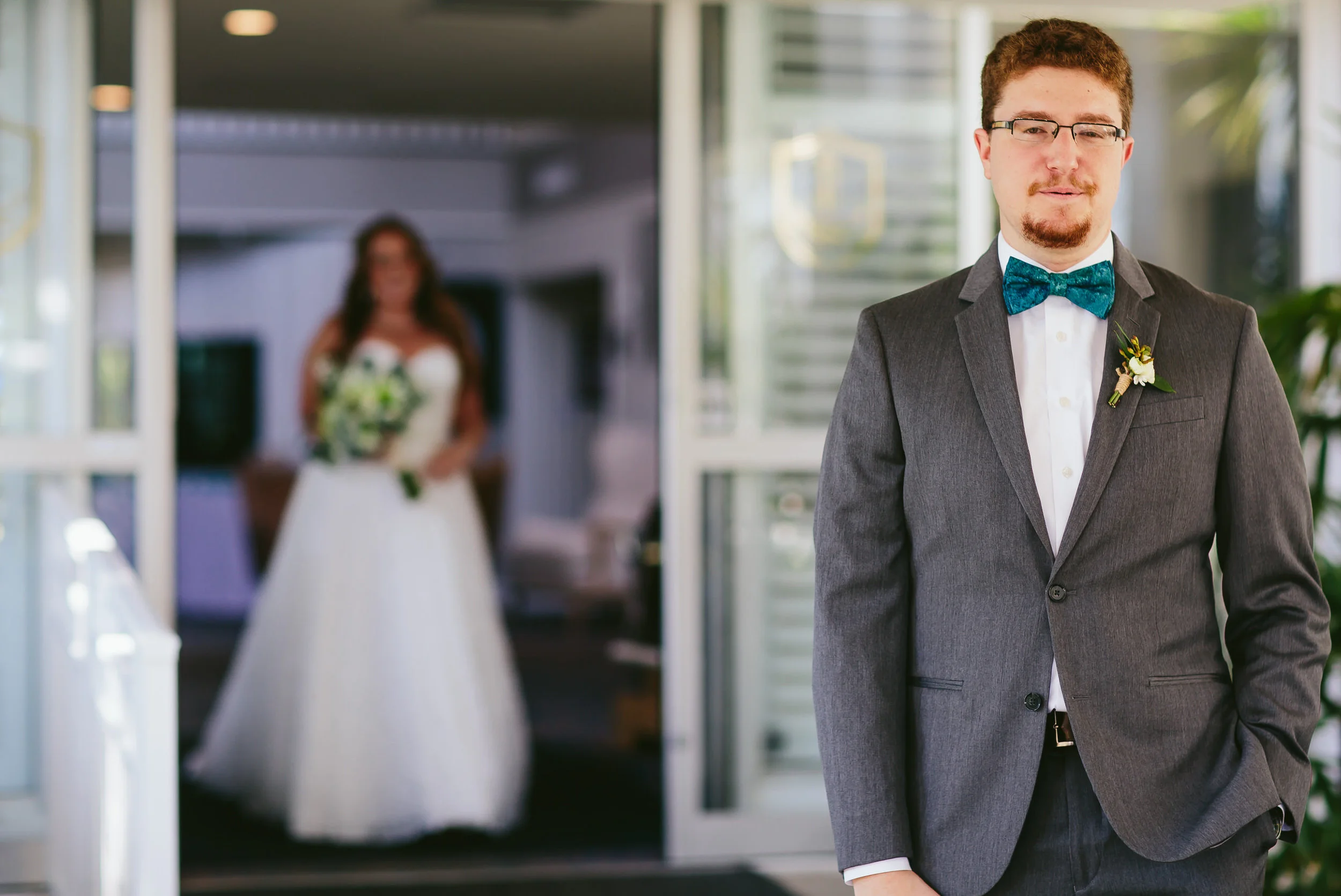 lighthouse_point_yacht_club_wedding_first_look_bride_groom_.jpg
