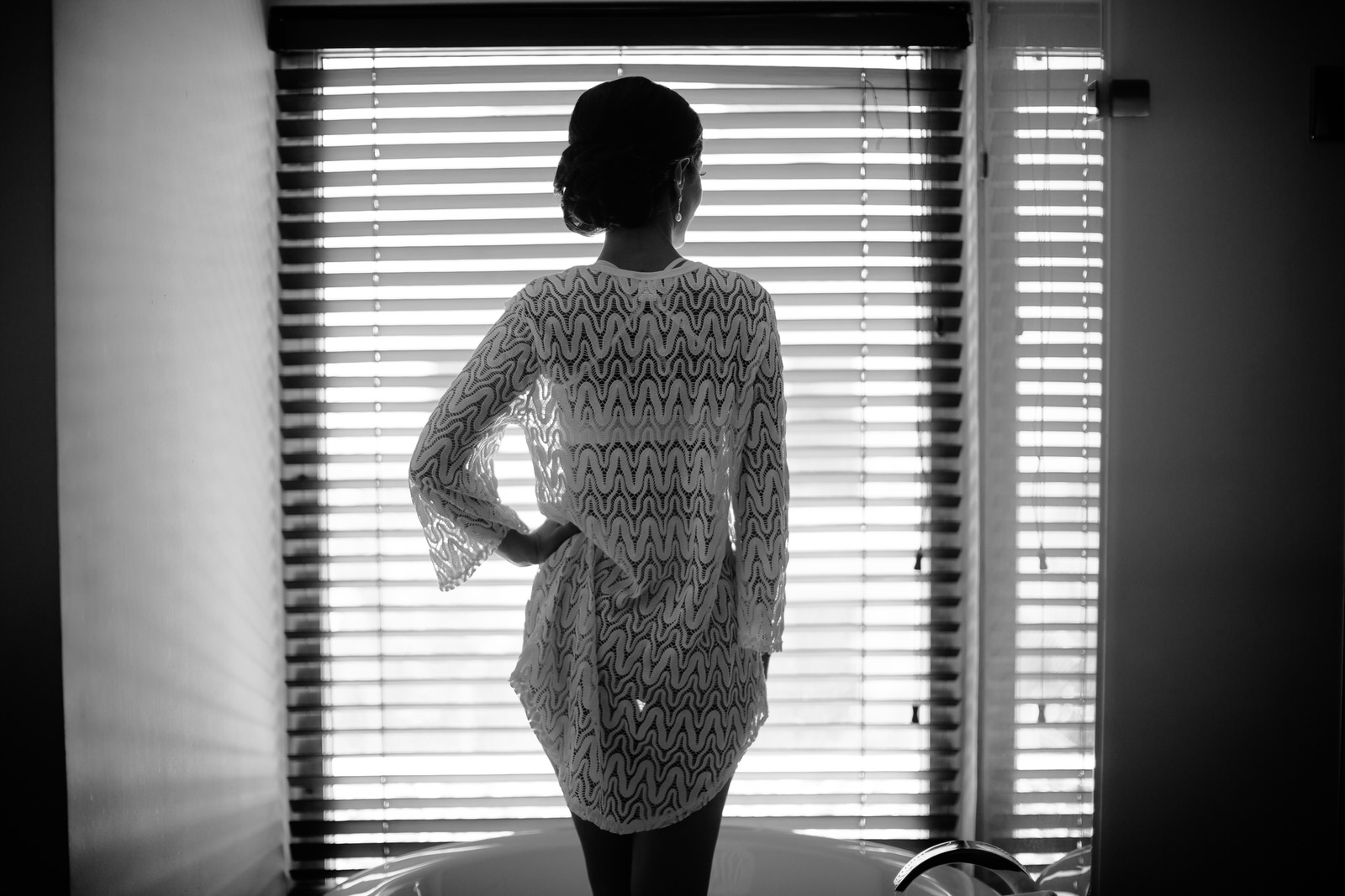 beautiful_bride_from_behind.jpg