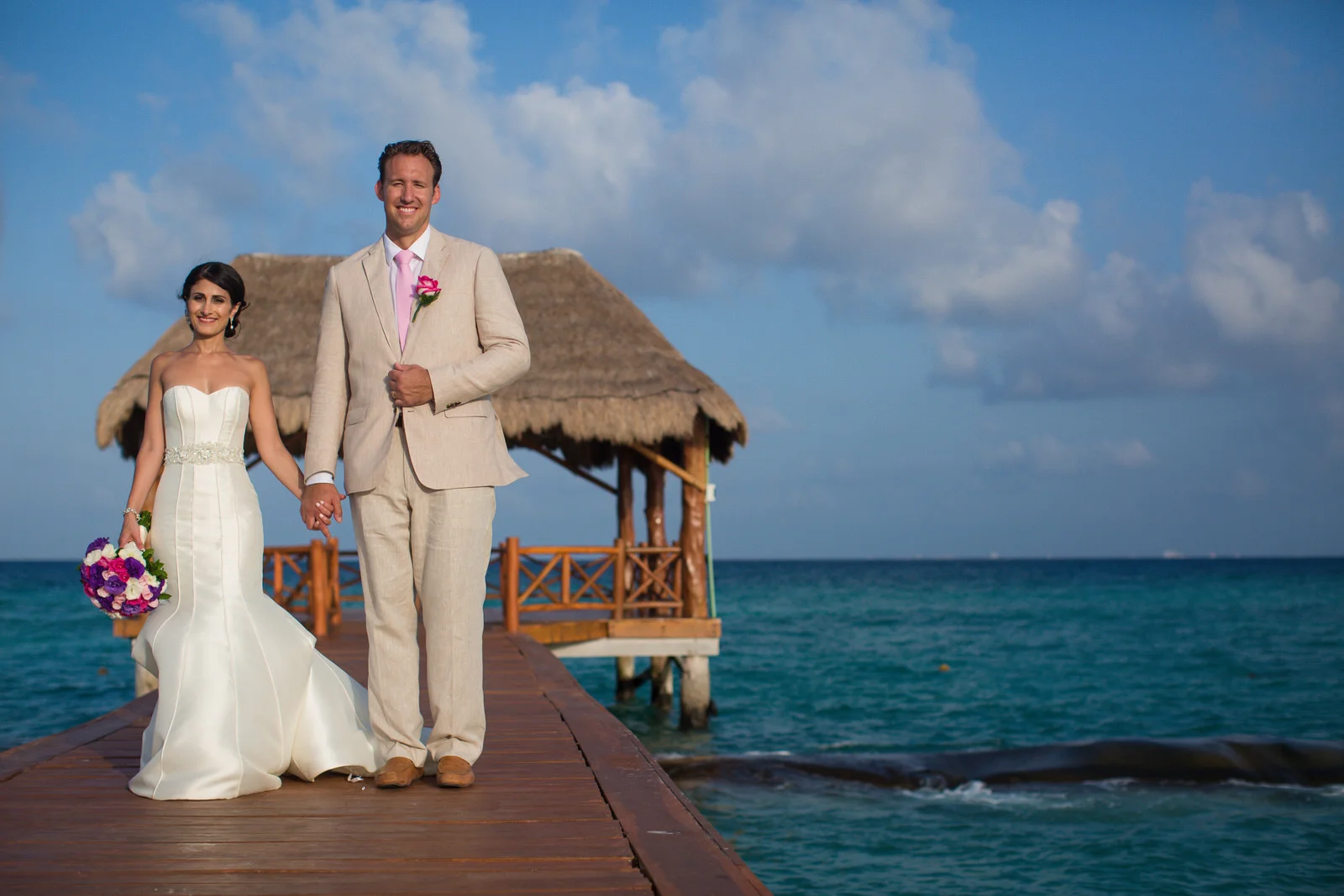 bride_and_groom_portraits_ocean_tropical.jpg