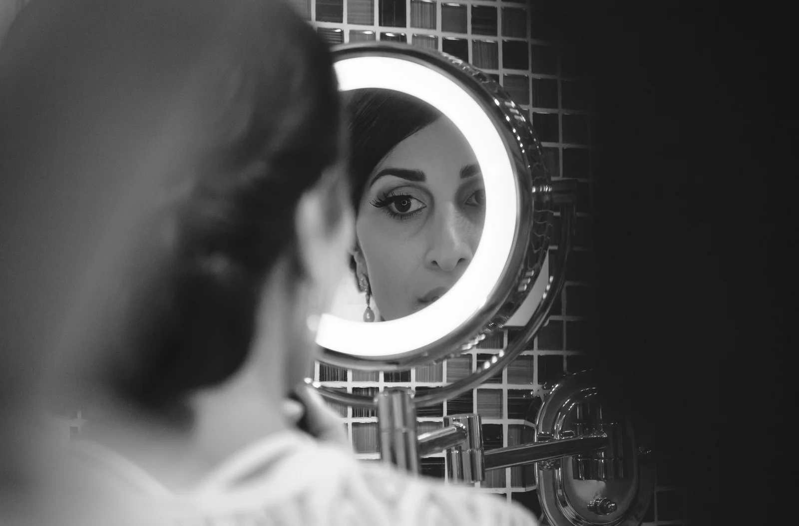 bride_mirror_makeup.jpg