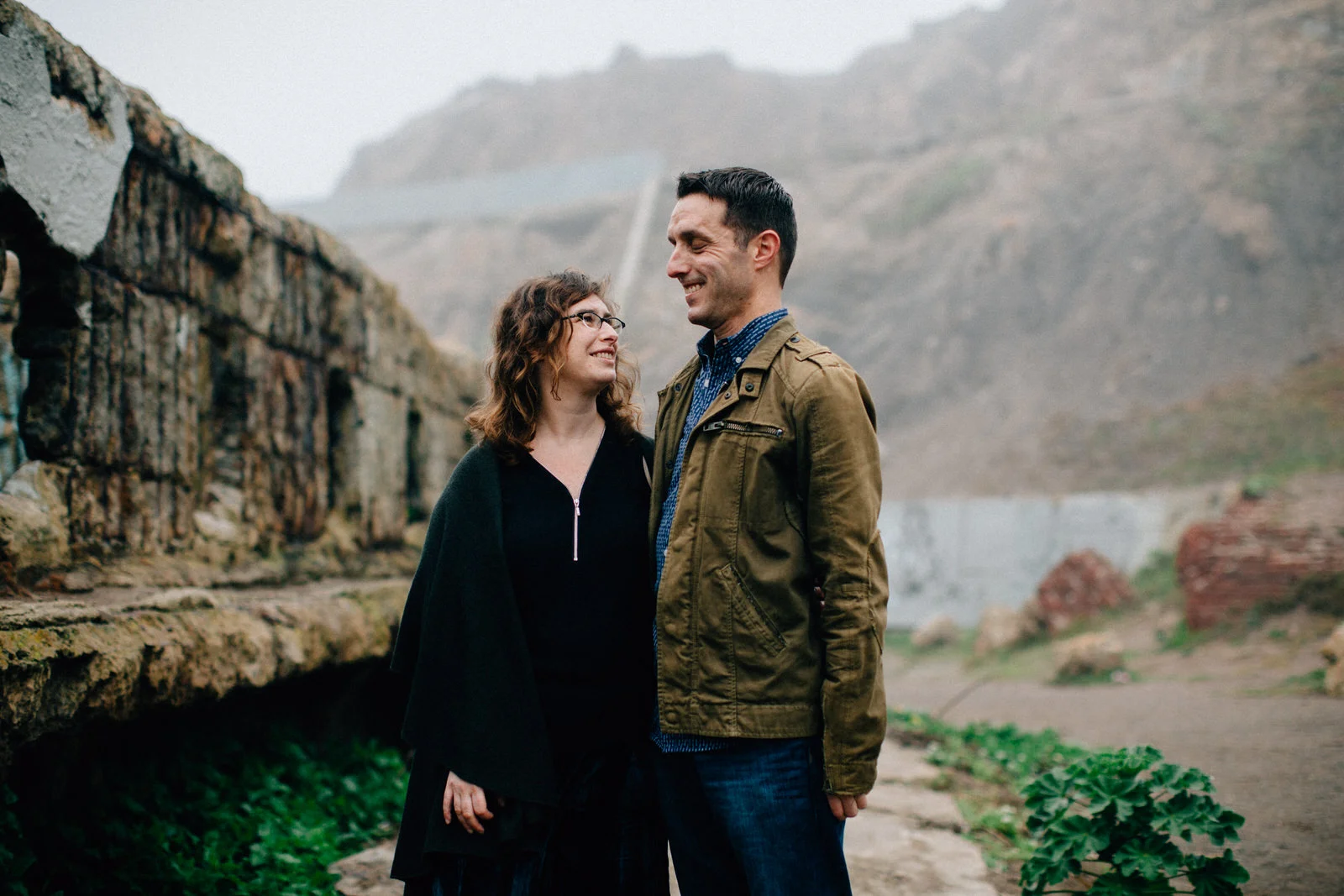 happy_emotive_couple_san_francisco_engagement_session.jpg