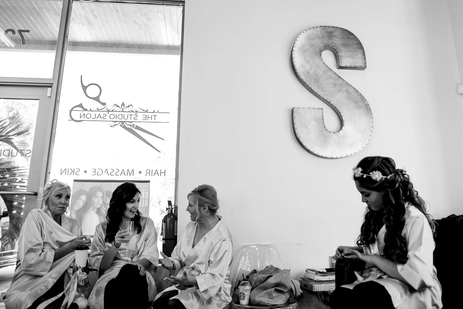 getting_ready_salon_wedding_day_stuart_wedding_photographer-45.jpg