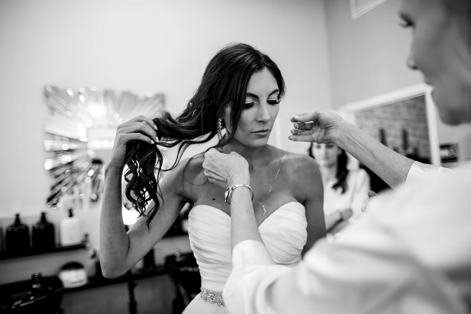 getting_ready_salon_wedding_day_stuart_wedding_photographer-152.jpg