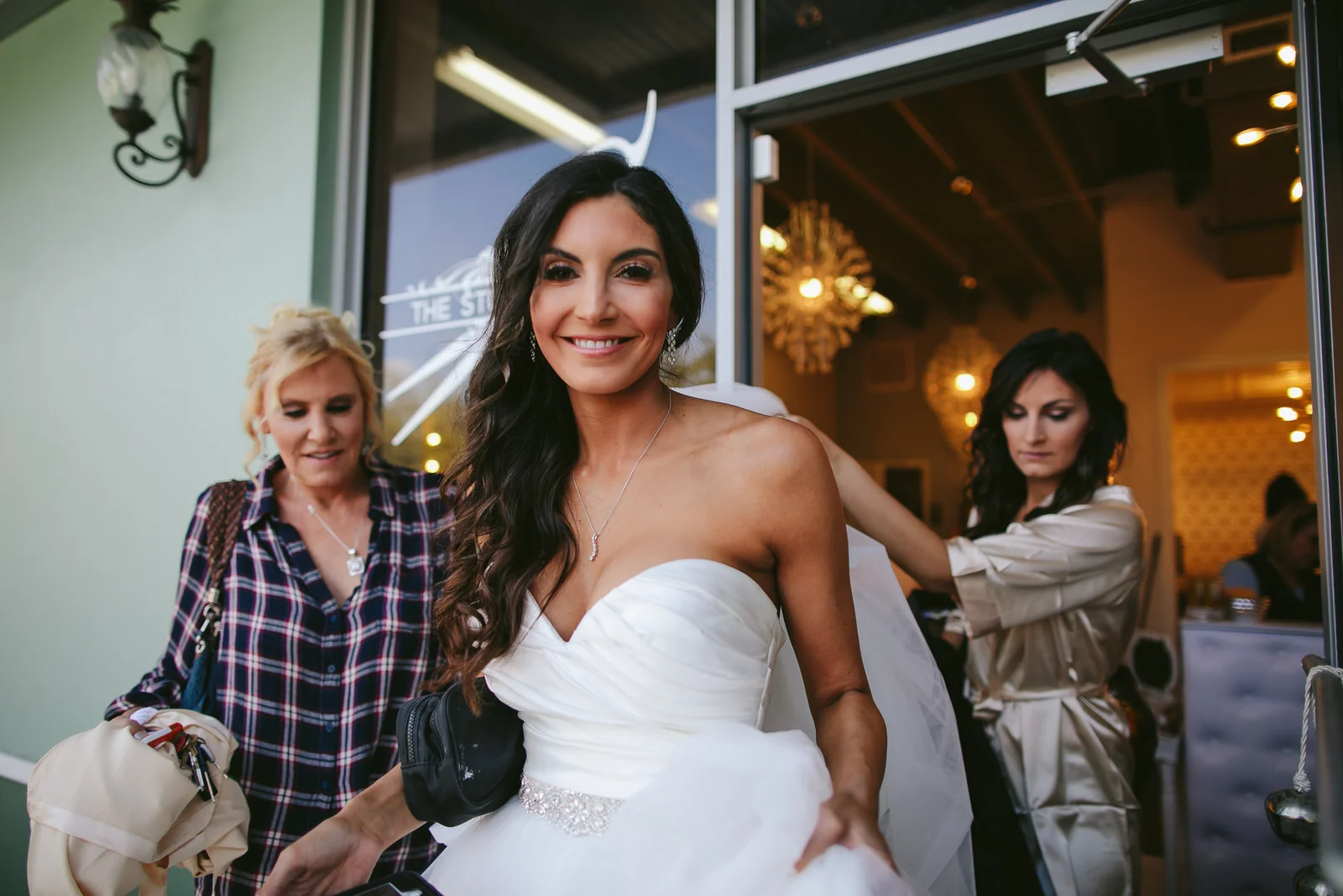 getting_ready_salon_wedding_day_stuart_wedding_photographer-179.jpg