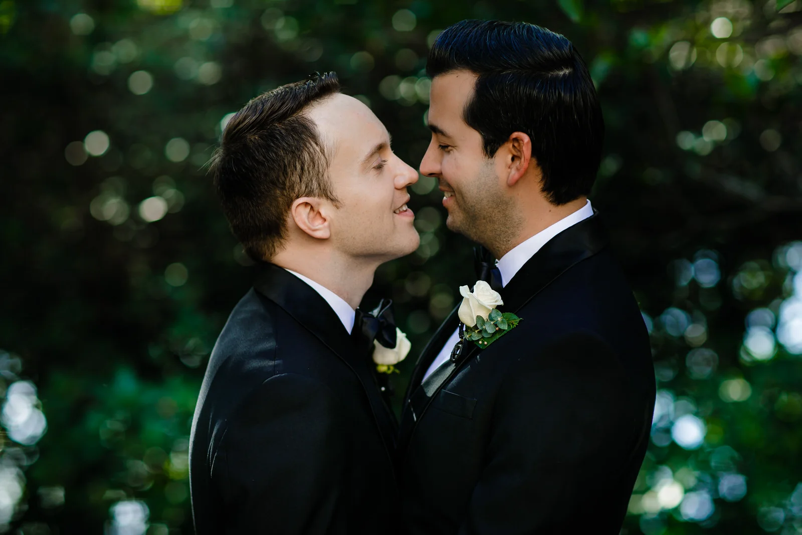 vizcaya_elopement_intimate_wedding_groom_portraits-13.jpg