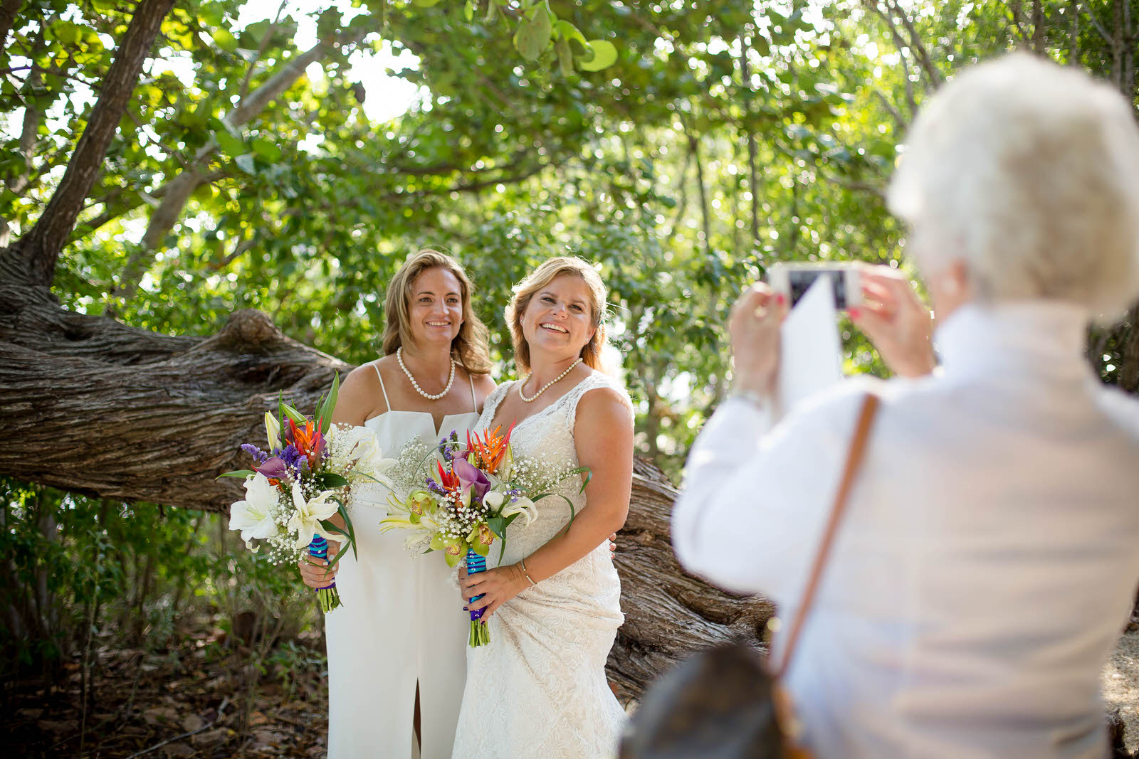 candid-photobomb-bride-portraits-florida-wedding.jpg