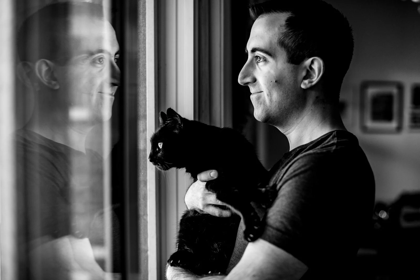 engagement-session-home-kitties-family-getting-married-tiny-house-photo-wedding-photographer-31.jpg