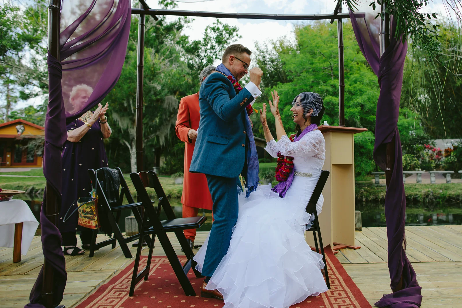 kashi-ashram-wedding-ceremony-excitement-moment.jpg