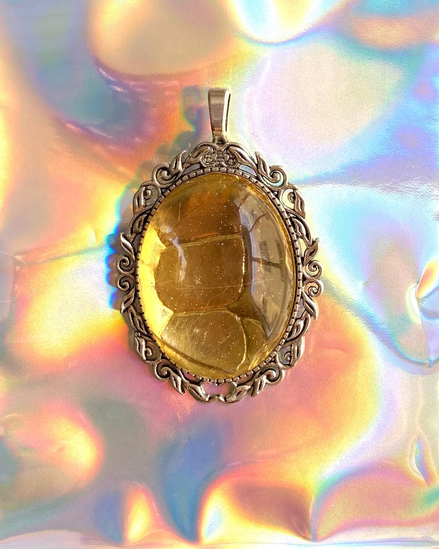 Charmed by this new commission piece from @leigh.crow! 
What do you think? Should we make more?🔮💋✨🐍#gold #snake #resin #custom #pendant #charm #bolo #western #wildwest