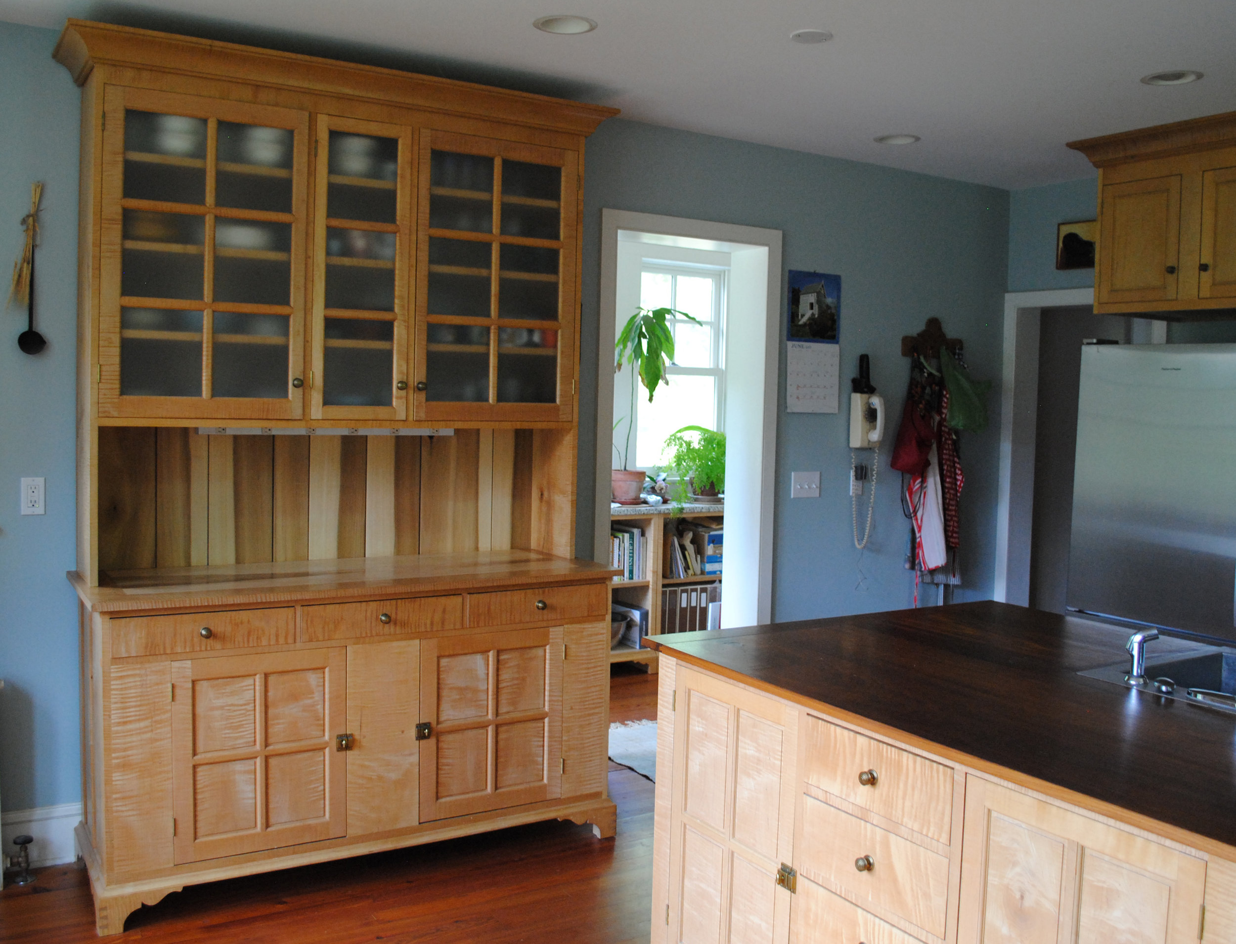 FITTED &amp; UNFITTED MAPLE COUNTRY KITCHEN
