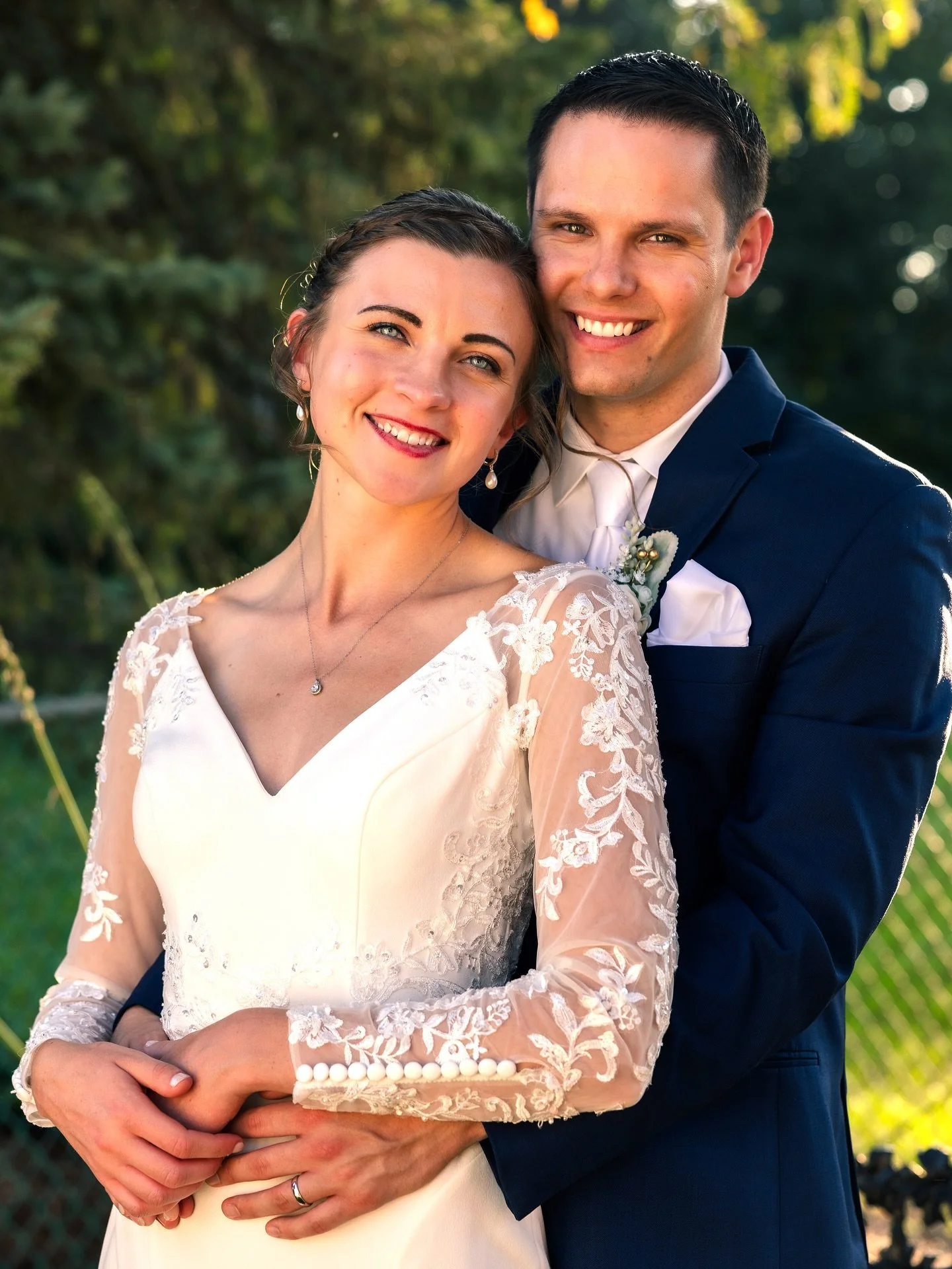 When my ring catches light
I think of your eyes
I will never stop trying
to make them shine 

Happy ✌️ years!! 

📸 1: @weddingsxamod 
📸 2: @omar.bauher