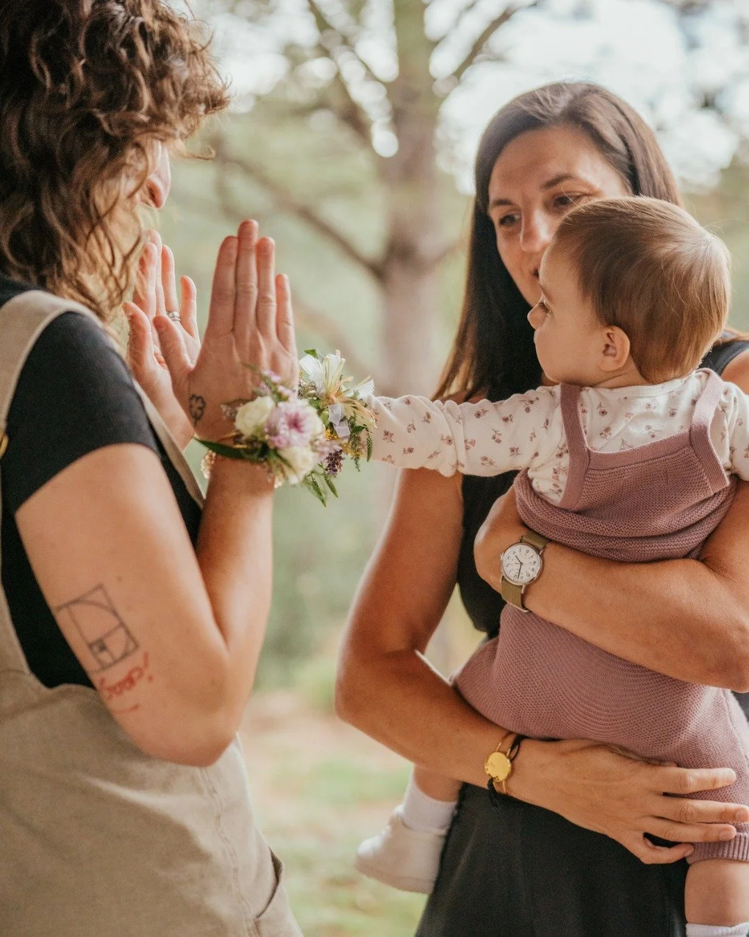 Flagstaff weddings have a way of feeling both rugged and incredibly refined at the same time. The air in the pines always seems to settle the nerves of a wedding morning, and the light up here does most of the heavy lifting for me. This day was a per