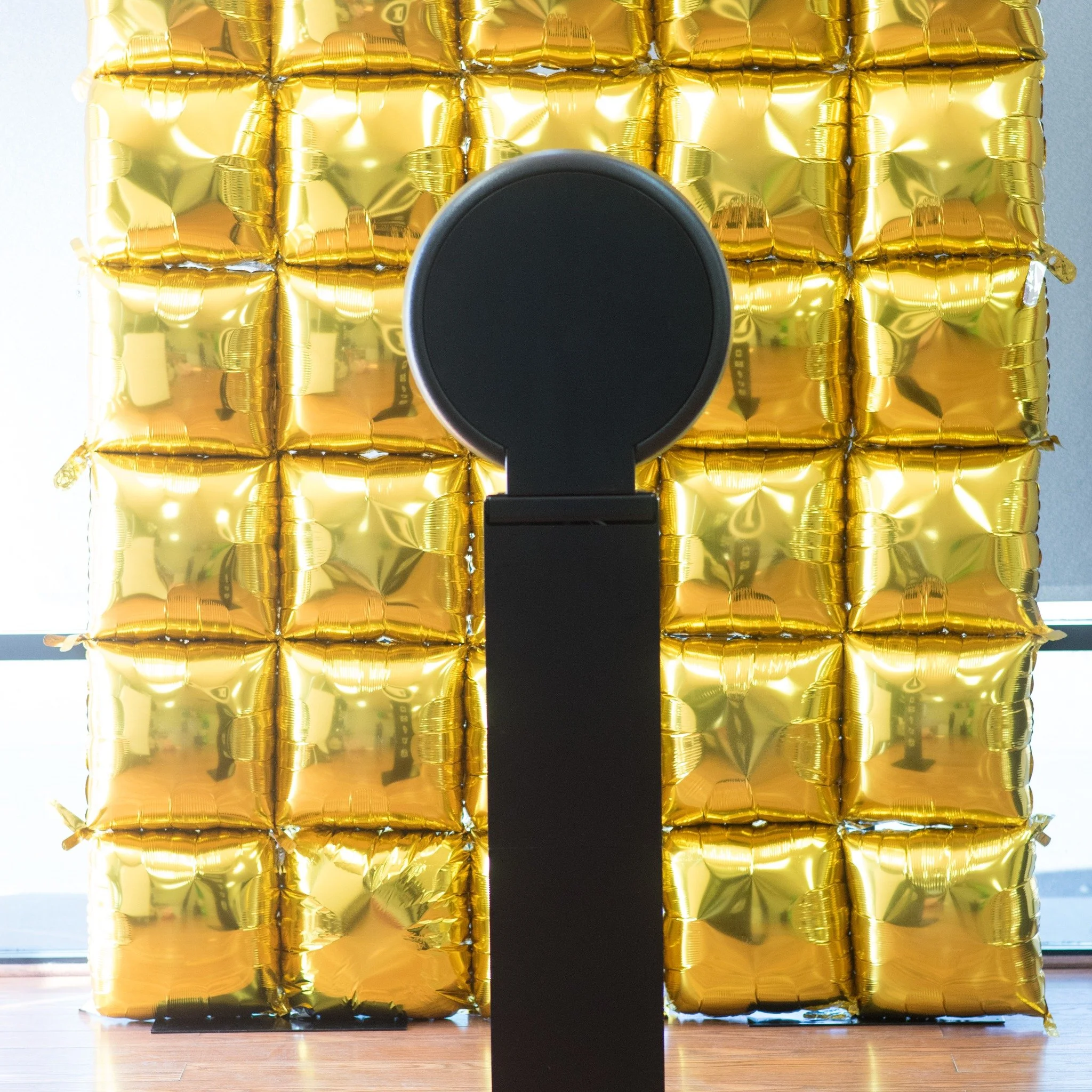 ‼️Warning‼️: this foil balloon wall will steal the spotlight (and your guests' attention 😉✨)! 

Ready to level up your photobooth game with a backdrop that demands a double-take? Slide into our DMs and let's turn your event up a notch!
.
.
.
.
#AZPi
